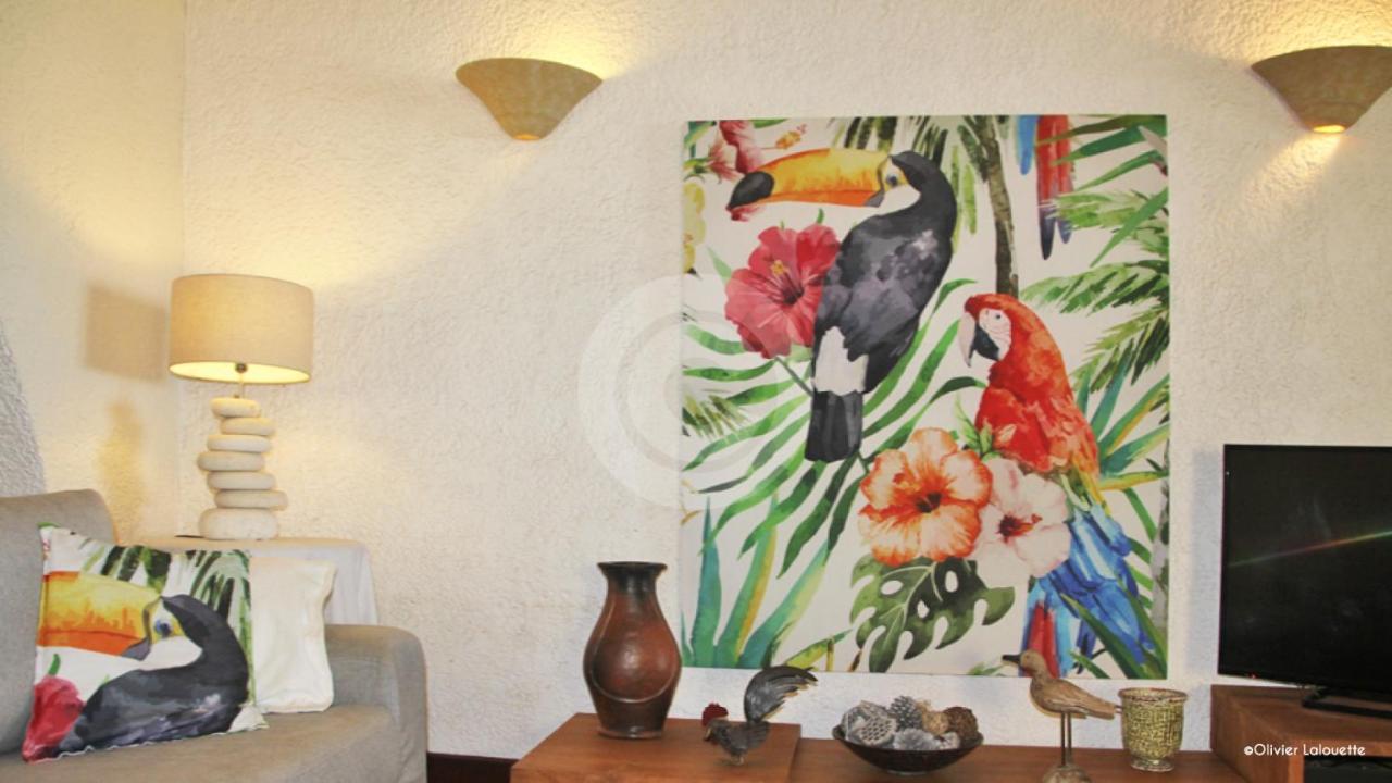 Fantastic Spacious Beachfront Villavacances Grand Baie Exterior foto