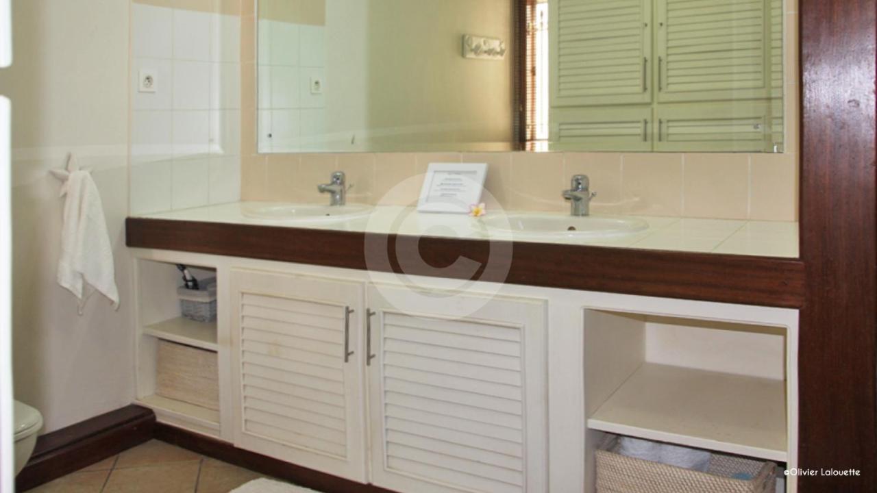Fantastic Spacious Beachfront Villavacances Grand Baie Exterior foto