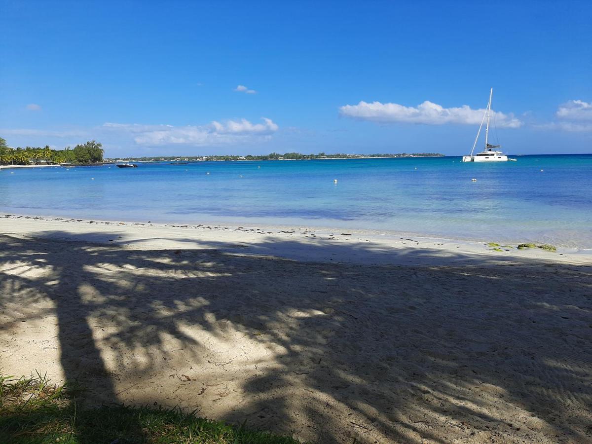 Fantastic Spacious Beachfront Villavacances Grand Baie Exterior foto